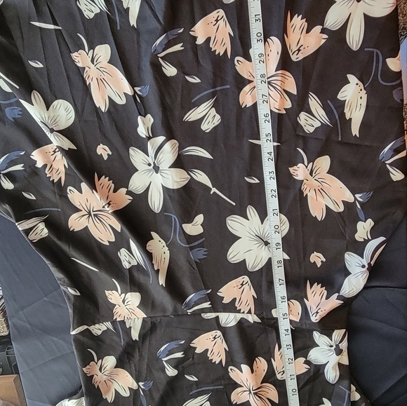 Lady's about the knee dress...id#016 - Picture 10 of 10